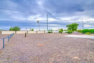 10355 W Caron Dr, Sun City, AZ 85351 - Photo 38