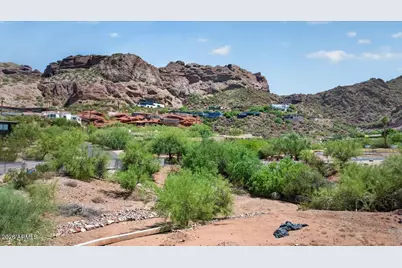 4853 E White Gates Drive #11, Phoenix, AZ 85018 - Photo 14
