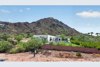 4853 E White Gates Drive #11, Phoenix, AZ 85018 - Photo 16