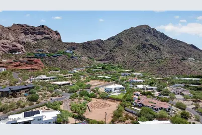 4853 E White Gates Drive #11, Phoenix, AZ 85018 - Photo 2