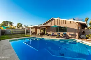 1645 E Manhatton Dr, Tempe, AZ 85282 - Photo 1