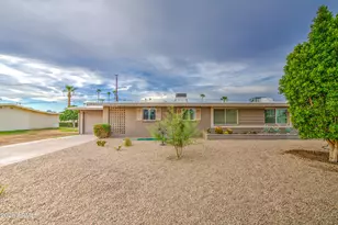 10908 W Windsor Dr, Sun City, AZ 85351 - Photo 2