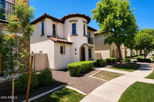 969 S Huish Dr, Gilbert, AZ 85296 - Photo 2