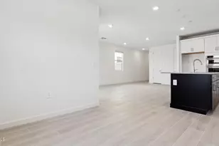 9739 S 12th Street S, Phoenix, AZ 85042 - Photo 8