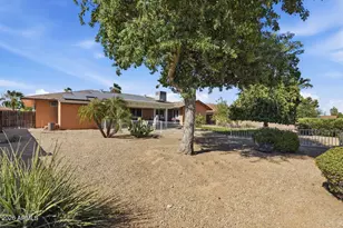 20013 N Willowcreek Cir, Sun City, AZ 85373 - Photo 24