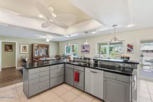 20013 N Willowcreek Cir, Sun City, AZ 85373 - Photo 4