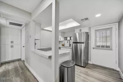 3301 E Earll Drive #102, Phoenix, AZ 85018 - Photo 4