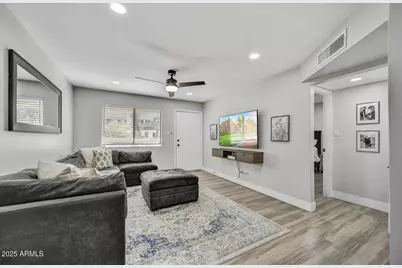 3301 E Earll Drive #102, Phoenix, AZ 85018 - Photo 2