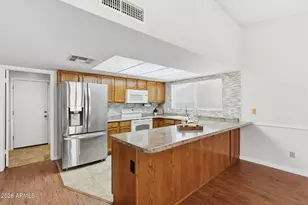 3102 W Waltann Ln, Phoenix, AZ 85053 - Photo 8