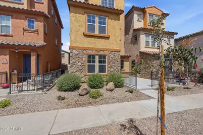 2016 N 78th Avenue, Phoenix, AZ 85035 - Photo 2