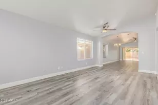 109 W Helena Dr, Phoenix, AZ 85023 - Photo 8