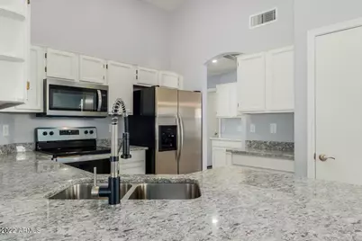 109 W Helena Drive, Phoenix, AZ 85023 - Photo 12