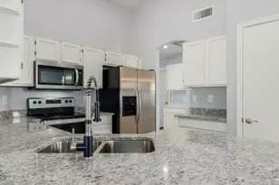 109 W Helena Dr, Phoenix, AZ 85023 - Photo 12