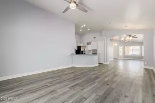 109 W Helena Dr, Phoenix, AZ 85023 - Photo 10