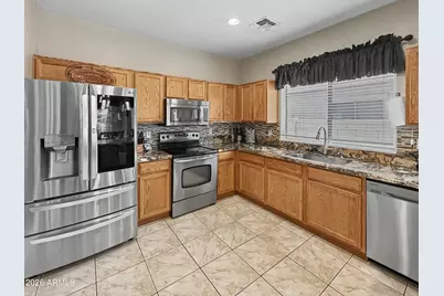 13787 W Maui Lane, Surprise, AZ 85379 - Photo 4