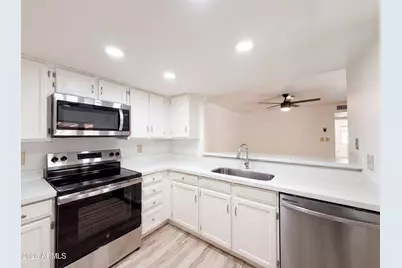 5208 E Tamblo Drive, Phoenix, AZ 85044 - Photo 14