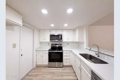 5208 E Tamblo Drive, Phoenix, AZ 85044 - Photo 2