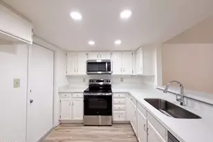 5208 E Tamblo Dr, Phoenix, AZ 85044 - Photo 2