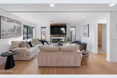 8614 E Highland Avenue, Scottsdale, AZ 85251 - Photo 12