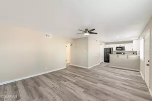 2726 E Beck Ln, Phoenix, AZ 85032 - Photo 1