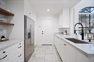 1726 E Behrend Dr, Phoenix, AZ 85024 - Photo 8