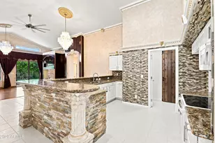 718 E Orangewood Ave, Phoenix, AZ 85020 - Photo 6