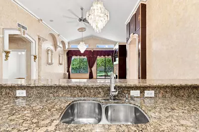 718 E Orangewood Avenue, Phoenix, AZ 85020 - Photo 8