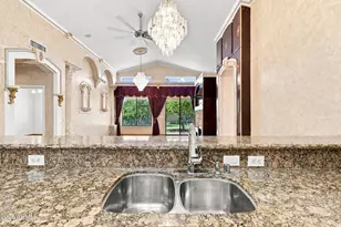 718 E Orangewood Ave, Phoenix, AZ 85020 - Photo 8