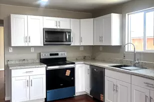 208 N Cleveland Ave, Bisbee, AZ 85603 - Photo 2