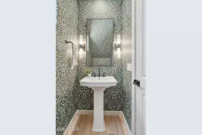 118 W Holcomb Lane, Phoenix, AZ 85003 - Photo 24