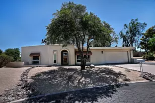 846 E Village Cir Dr N, Phoenix, AZ 85022 - Photo 2