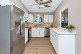 10433 W Oakmont Dr, Sun City, AZ 85351 - Photo 4