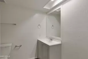 7805 W Cora Ln, Phoenix, AZ 85033 - Photo 16