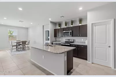 18633 W Desert Hollow Drive, Wittmann, AZ 85361 - Photo 6