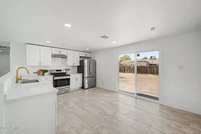 7254 W Wolf Street, Phoenix, AZ 85033 - Photo 6