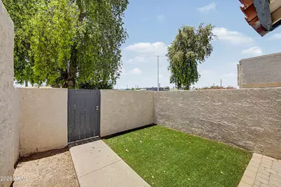 5204 N 42nd Drive, Phoenix, AZ 85019 - Photo 4