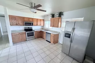 13216 W Tuckey Ln, Glendale, AZ 85307 - Photo 2