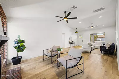 556 W Kiva Avenue, Mesa, AZ 85210 - Photo 8