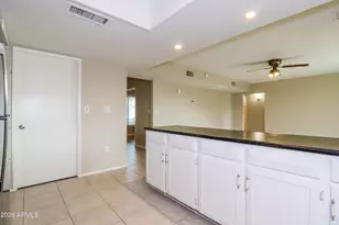 10624 N 47th Dr, Glendale, AZ 85304 - Photo 6