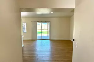 146 W Ivyglen St, Mesa, AZ 85201 - Photo 2