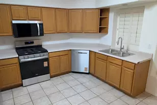 8918 W Paradise Ln, Peoria, AZ 85382 - Photo 8