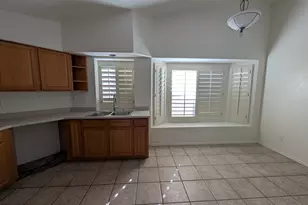8918 W Paradise Ln, Peoria, AZ 85382 - Photo 6
