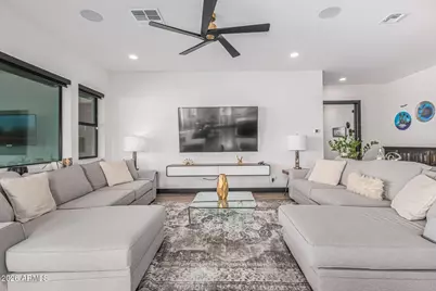 712 E Buist Avenue, Phoenix, AZ 85042 - Photo 14