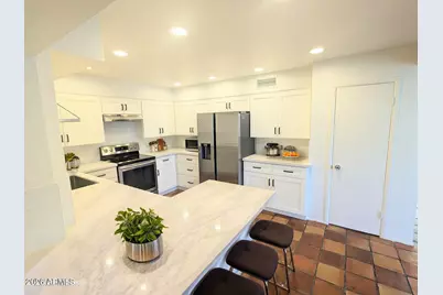 7662 E Minnezona Avenue, Scottsdale, AZ 85251 - Photo 1