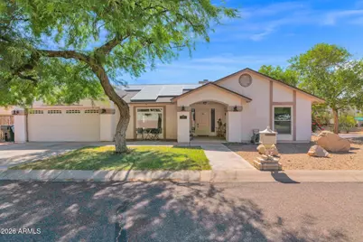 9040 N 14th Place, Phoenix, AZ 85020 - Photo 1
