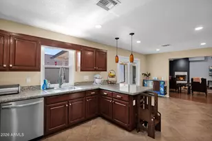 9040 N 14th Pl, Phoenix, AZ 85020 - Photo 12