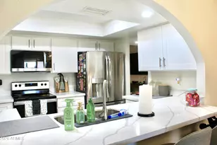 3941 W Desert Hills Dr, Phoenix, AZ 85029 - Photo 16