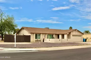 3941 W Desert Hills Dr, Phoenix, AZ 85029 - Photo 2