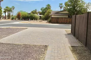 3941 W Desert Hills Dr, Phoenix, AZ 85029 - Photo 4