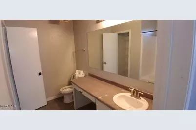 3207 W Saint Kateri Drive, Phoenix, AZ 85041 - Photo 14